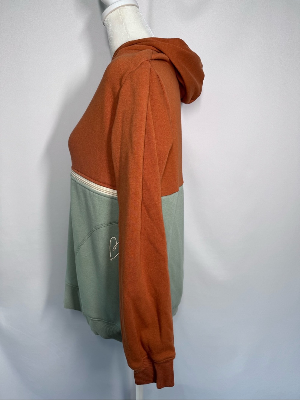 Latched Mama Trailblazer Nursing Hoodie Size S Colorblock Rust Sage - Picture 6 of 11